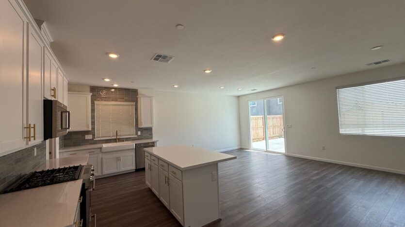 632 Rock Crest Ave. - Madera - California - 3 bed, 2 bath rental property