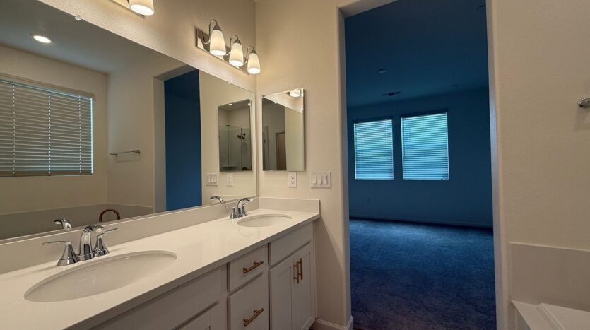 632 Rock Crest Ave. - Madera - California - 3 bed, 2 bath rental property