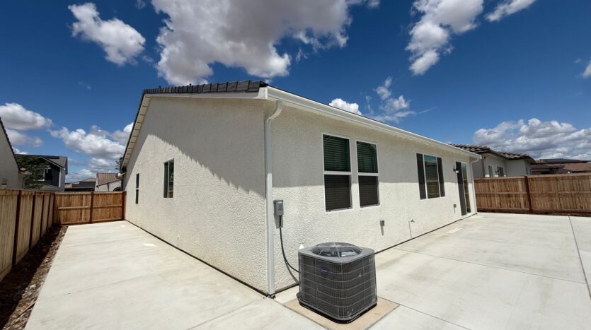 632 Rock Crest Ave. - Madera - California - 3 bed, 2 bath rental property