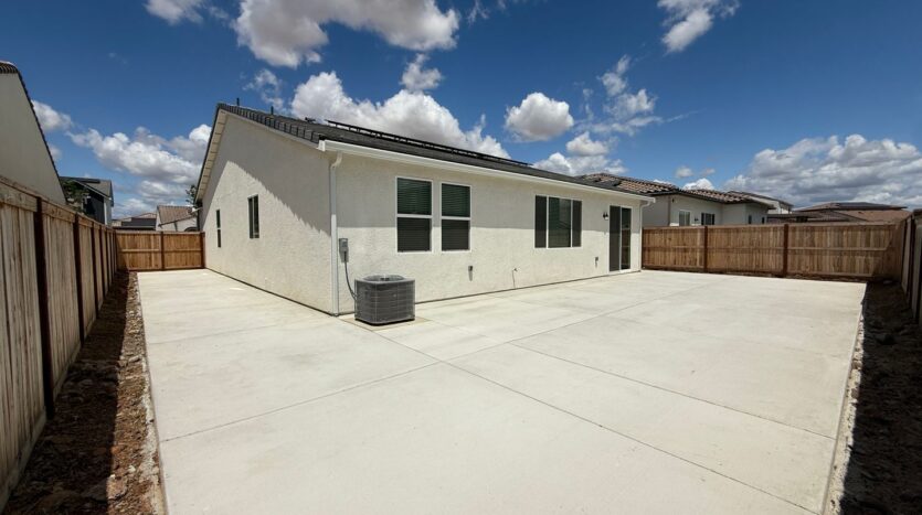 632 Rock Crest Ave. - Madera - California - 3 bed, 2 bath rental property