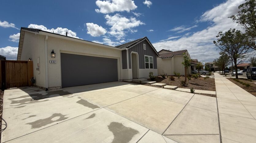 632 Rock Crest Ave. - Madera - California - 3 bed, 2 bath rental property