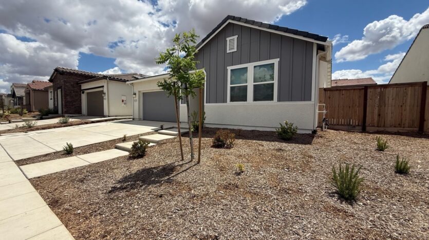 632 Rock Crest Ave. - Madera - California - 3 bed, 2 bath rental property