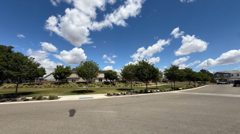 632 Rock Crest Ave. - Madera - California - 3 bed, 2 bath rental property