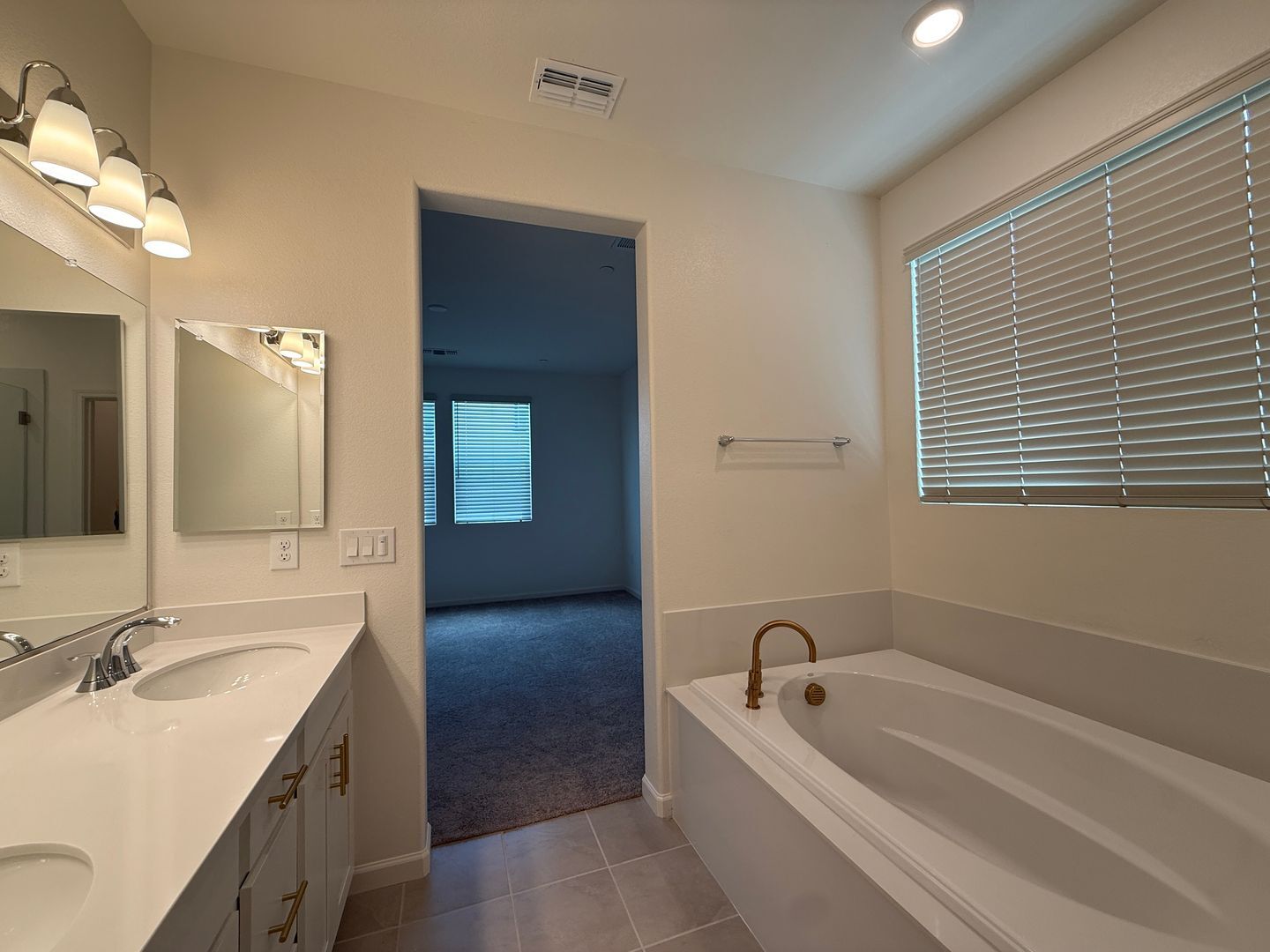 632 Rock Crest Ave. - Madera - California - 3 bed, 2 bath rental property