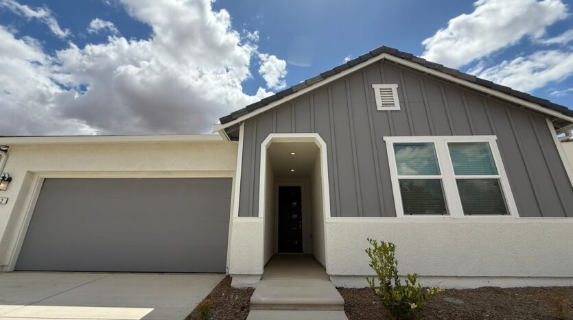 632 Rock Crest Ave. - Madera - California - 3 bed, 2 bath rental property