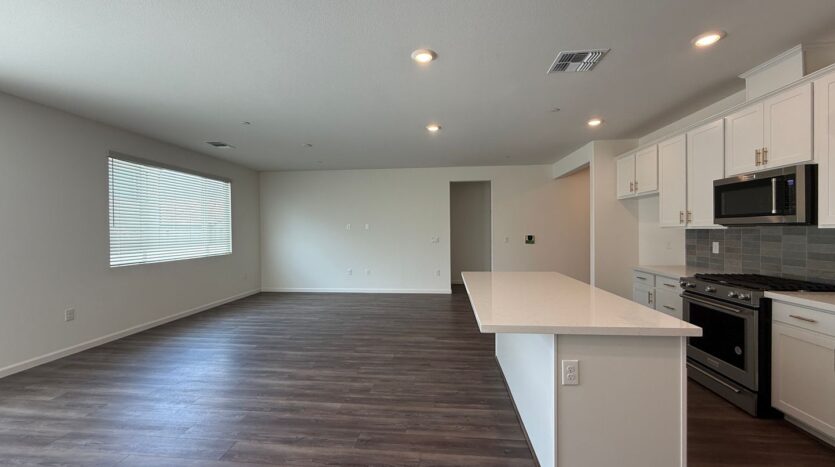 632 Rock Crest Ave. - Madera - California - 3 bed, 2 bath rental property
