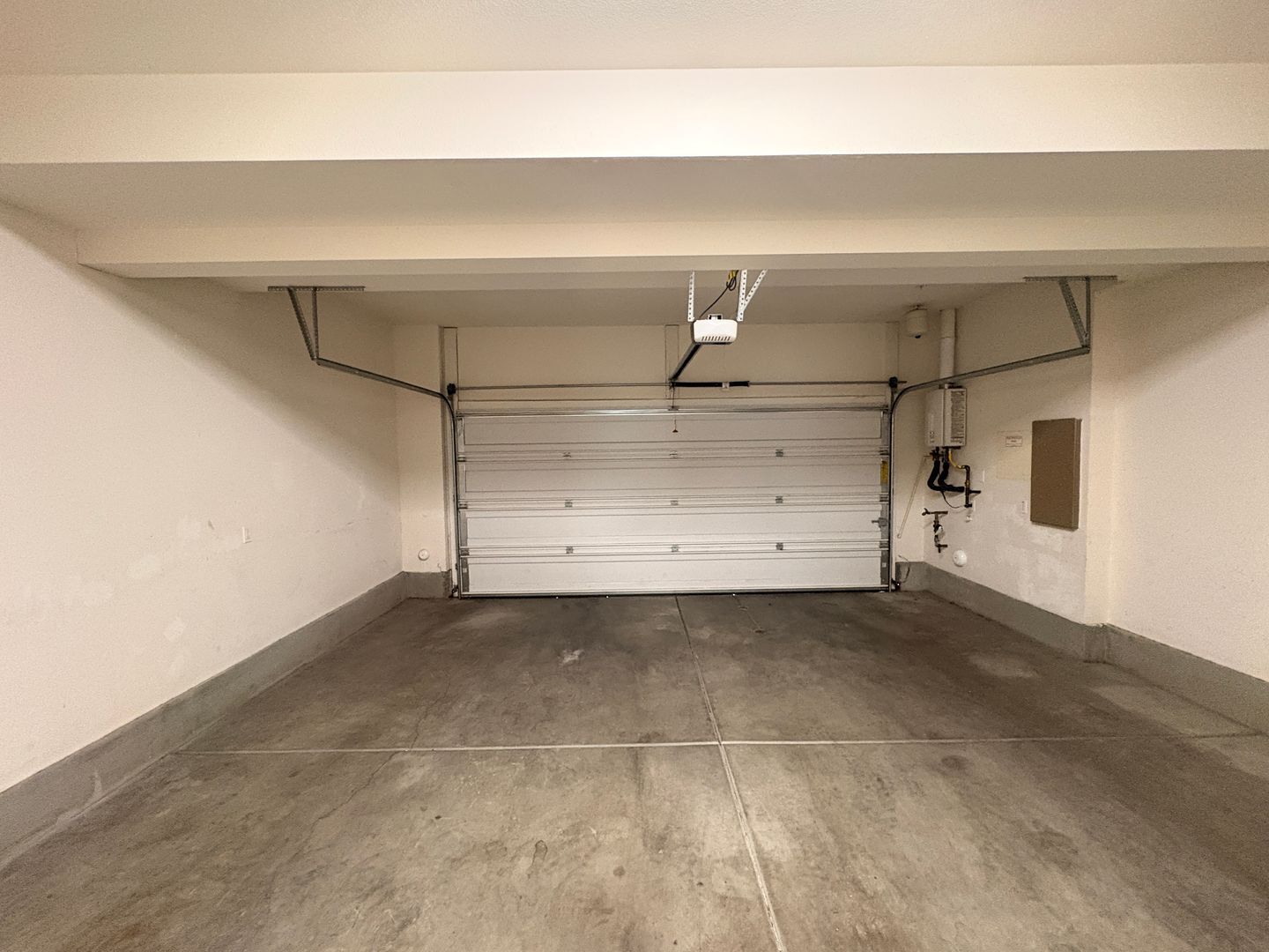 6337 Andromeda Ct - Eastvale - California - 3 bed, 4 bath rental property