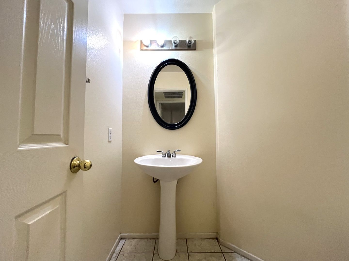 635 Shenandoah Rd - Corona - California - 4 bed, 2.5 bath rental property