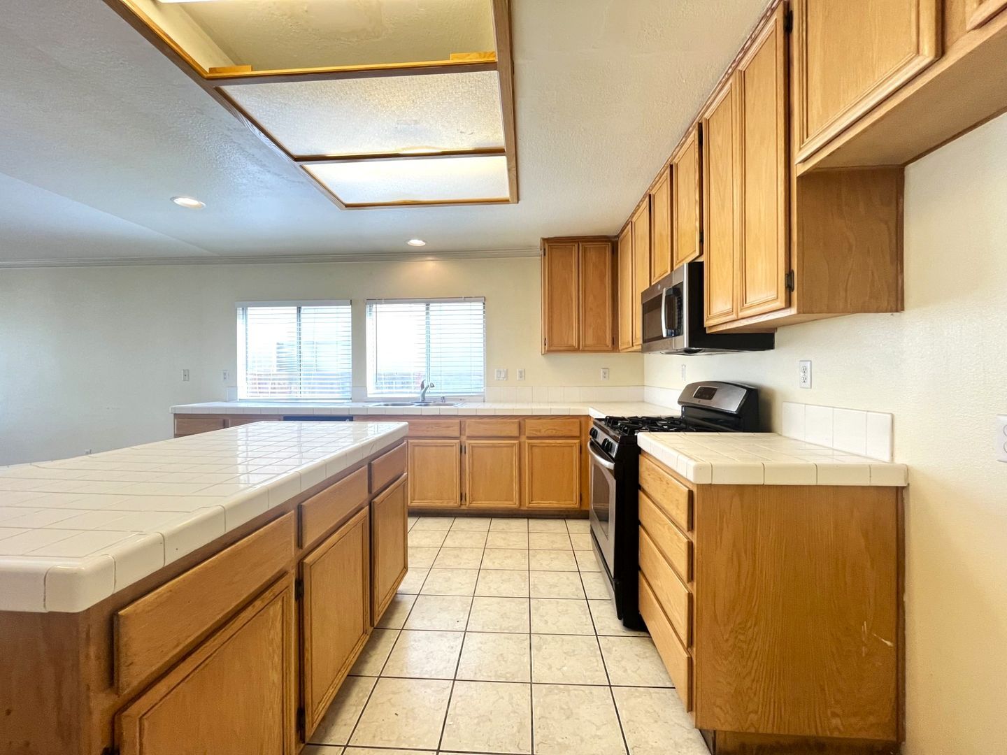 635 Shenandoah Rd - Corona - California - 4 bed, 2.5 bath rental property