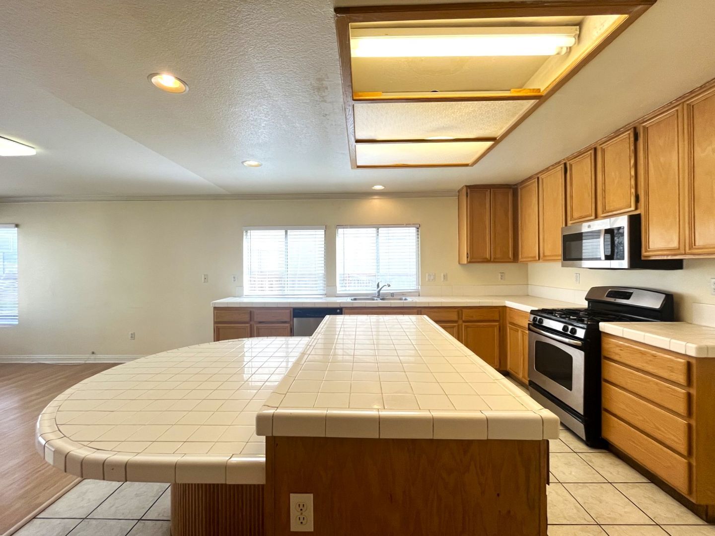 635 Shenandoah Rd - Corona - California - 4 bed, 2.5 bath rental property