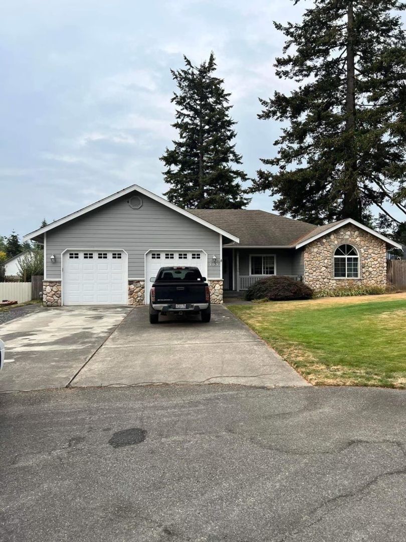 703 W. Del Ray Rd. - Lynden - Washington - 3 bed, 2.5 bath rental property