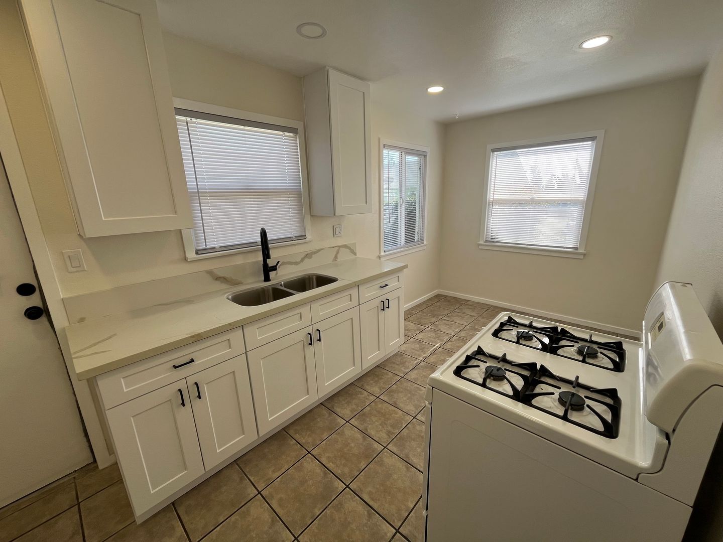 731 1/2 Vernon Dr - 731 1/2 - Upland - California - 1 bed, 1 bath rental property