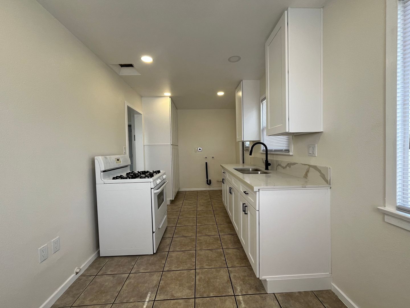 731 1/2 Vernon Dr - 731 1/2 - Upland - California - 1 bed, 1 bath rental property