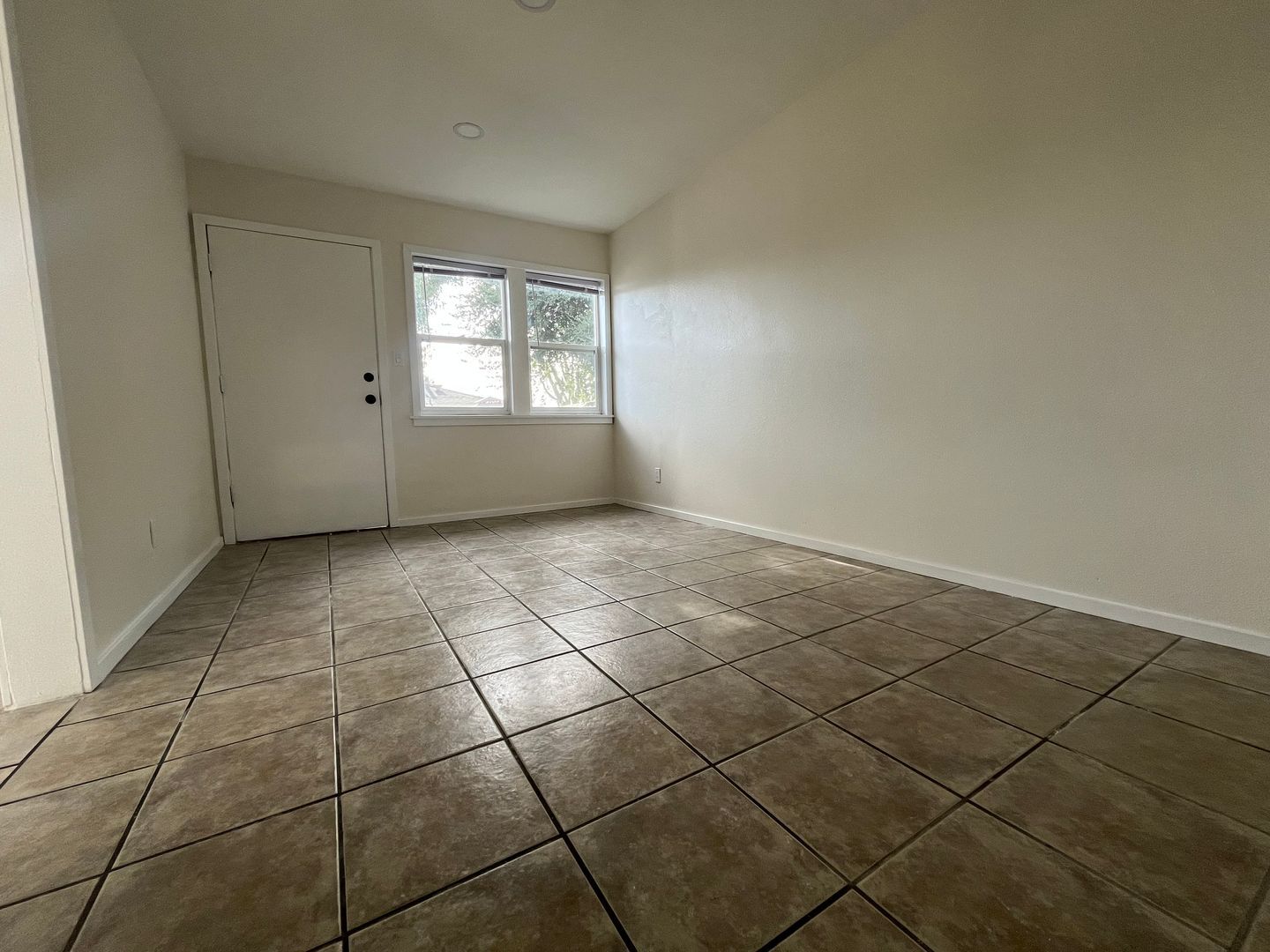 731 1/2 Vernon Dr - 731 1/2 - Upland - California - 1 bed, 1 bath rental property