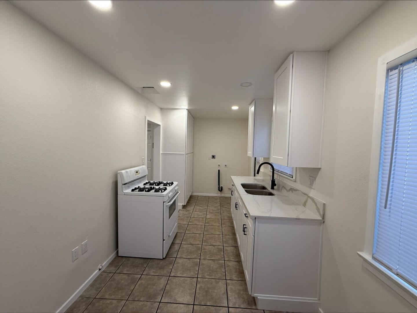 731 1/2 Vernon Dr - 731 1/2 - Upland - California - 1 bed, 1 bath rental property