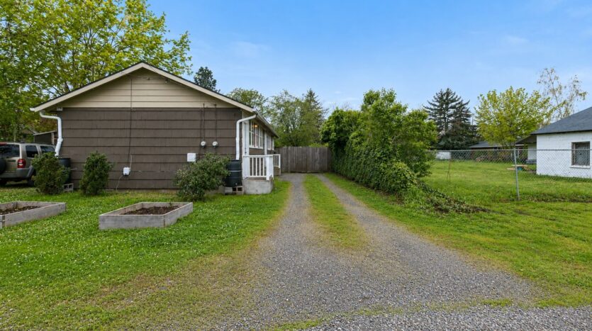 7959 SE 64th Avenue - Unit B - Portland - Oregon - 2 bed, 1 bath rental property