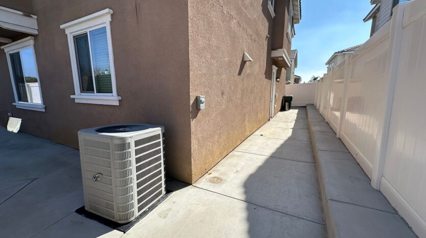 826 W. Tullock Ave - Bloomington - California - 3 bed, 2.5 bath rental property