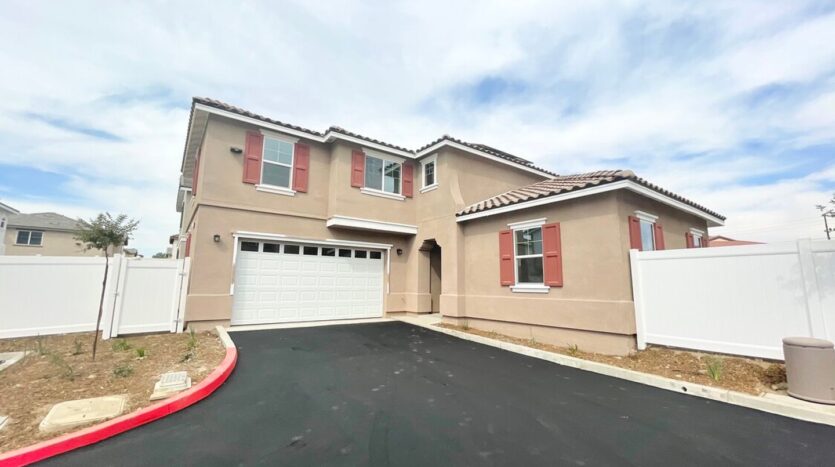 826 W. Tullock Ave - Bloomington - California - 3 bed, 2.5 bath rental property