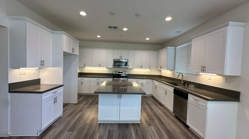 826 W. Tullock Ave - Bloomington - California - 3 bed, 2.5 bath rental property