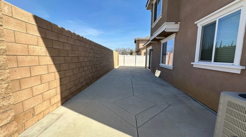 826 W. Tullock Ave - Bloomington - California - 3 bed, 2.5 bath rental property