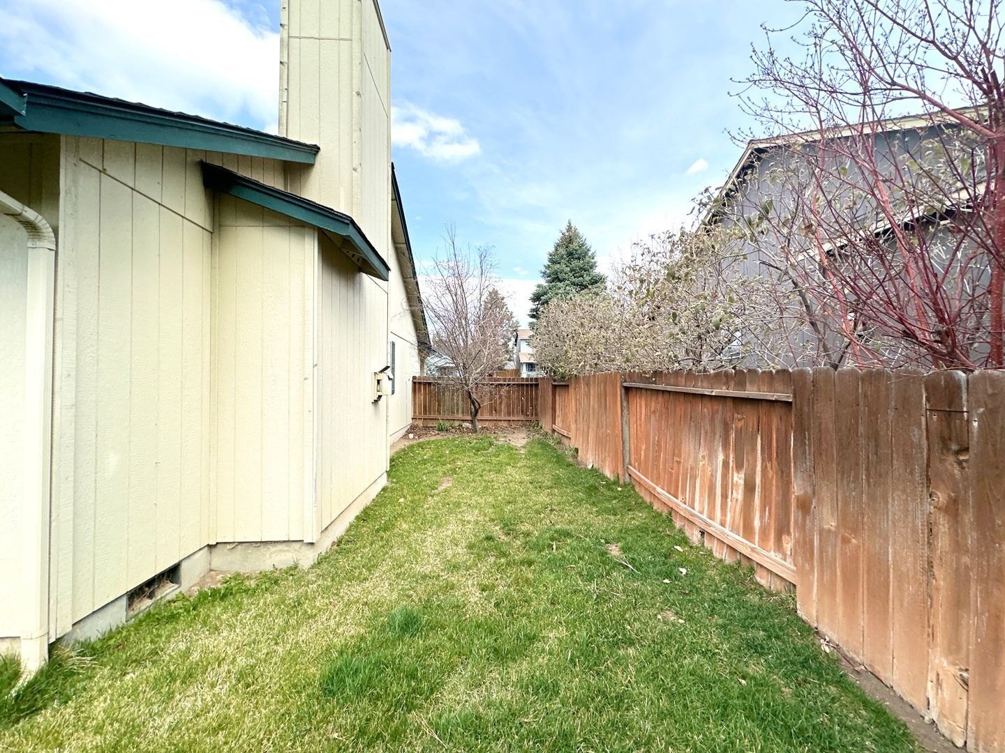 940 NW Oak Lane - Redmond - Oregon - 3 bed, 2 bath rental property