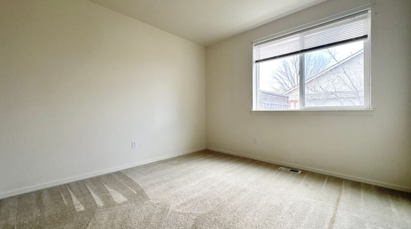 940 NW Oak Lane - Redmond - Oregon - 3 bed, 2 bath rental property