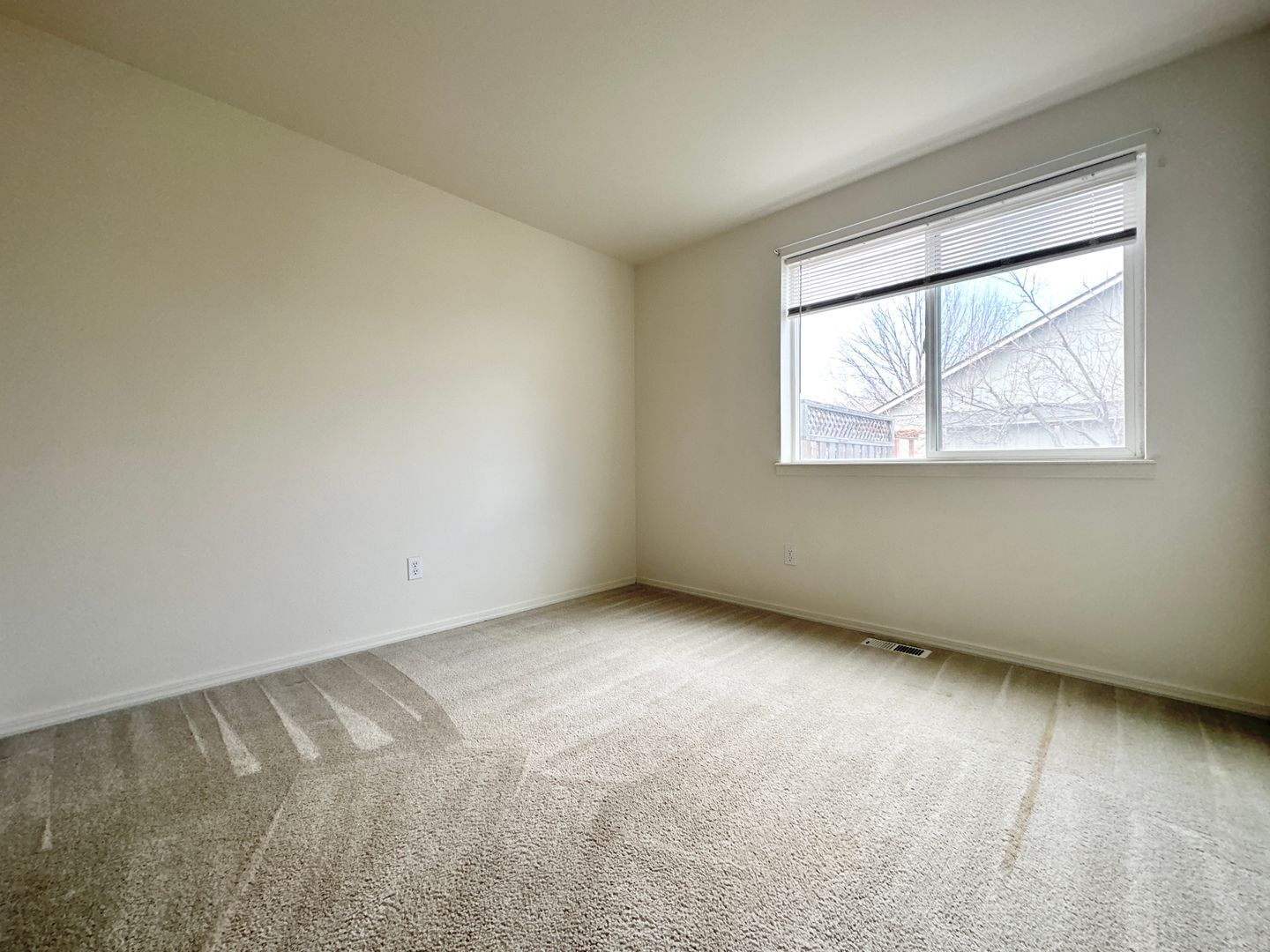 940 NW Oak Lane - Redmond - Oregon - 3 bed, 2 bath rental property