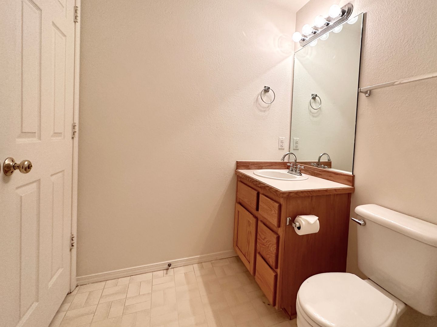 940 NW Oak Lane - Redmond - Oregon - 3 bed, 2 bath rental property