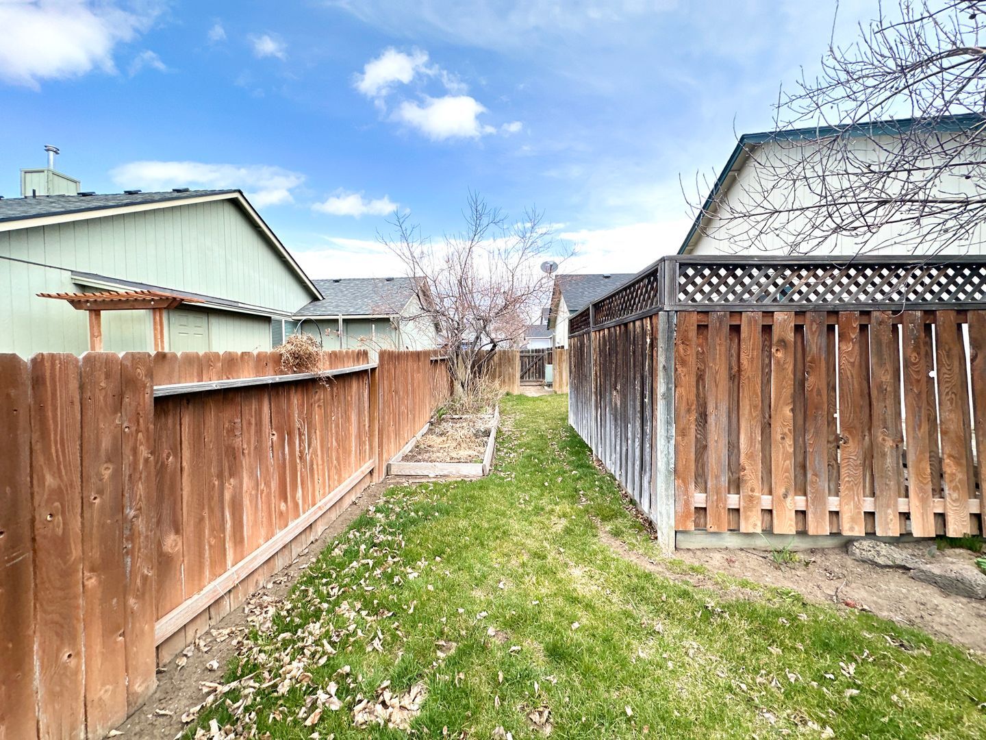 940 NW Oak Lane - Redmond - Oregon - 3 bed, 2 bath rental property