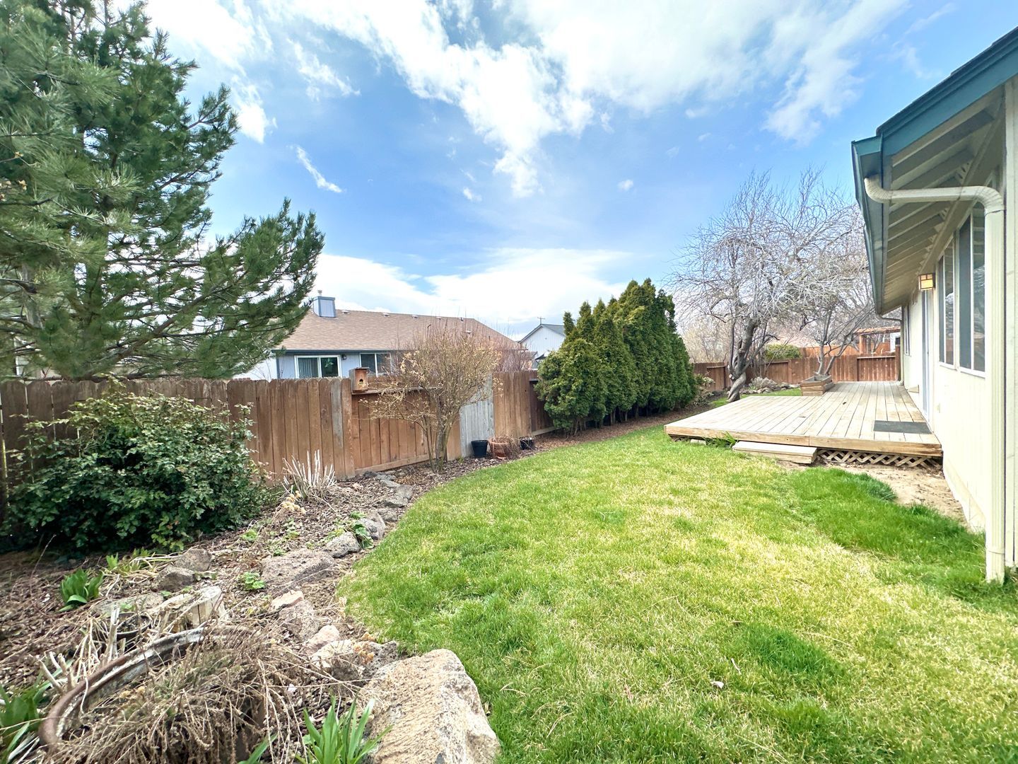 940 NW Oak Lane - Redmond - Oregon - 3 bed, 2 bath rental property
