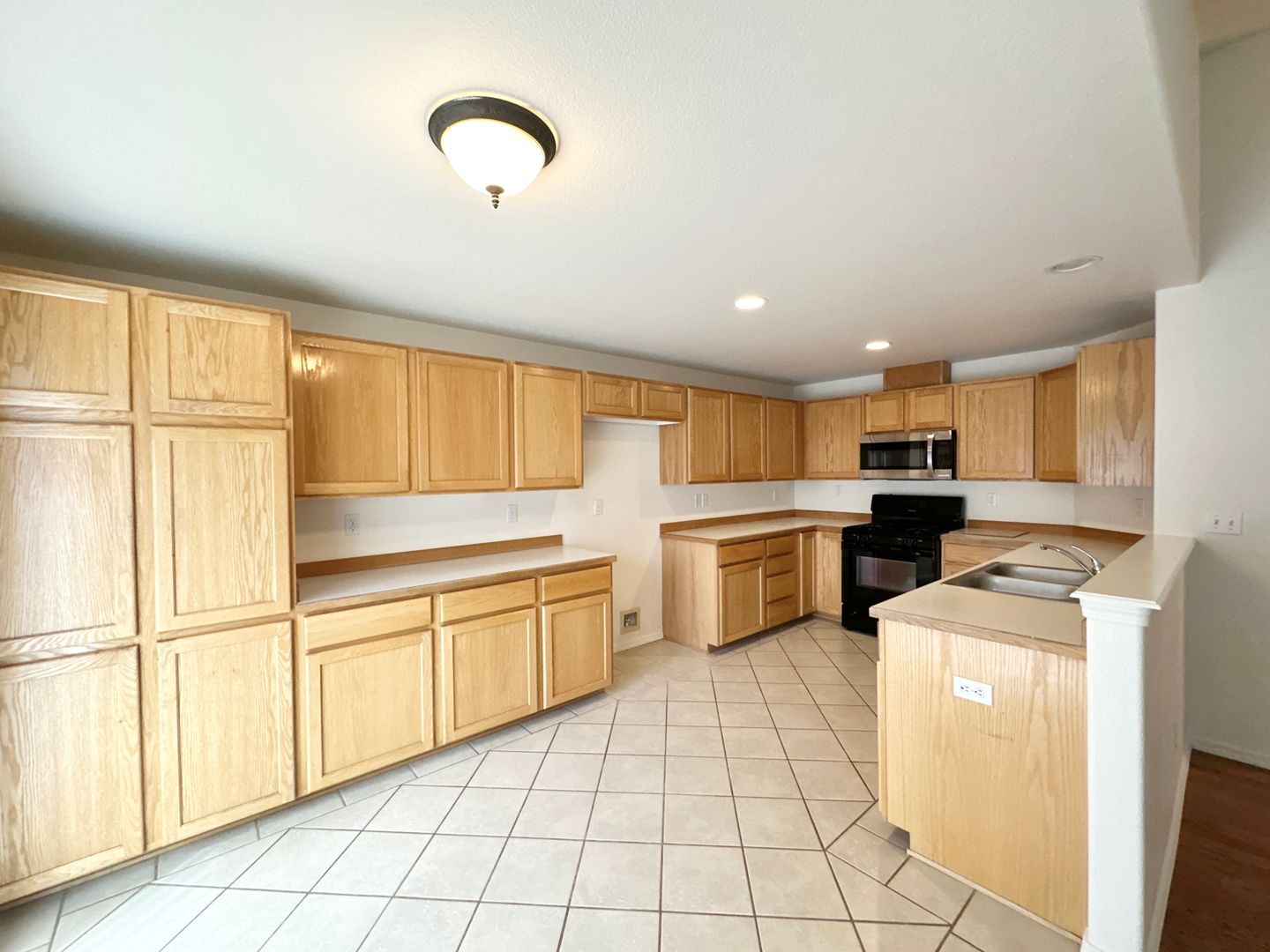 940 NW Oak Lane - Redmond - Oregon - 3 bed, 2 bath rental property