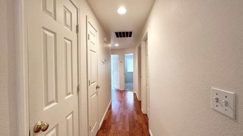 940 NW Oak Lane - Redmond - Oregon - 3 bed, 2 bath rental property