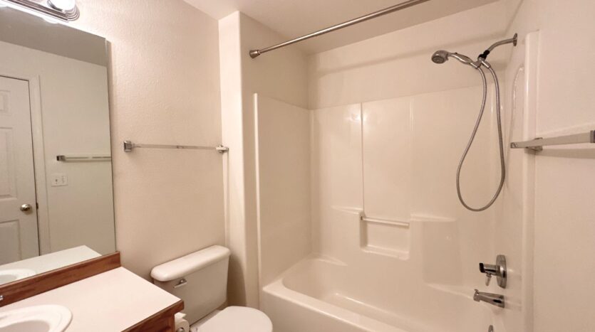 940 NW Oak Lane - Redmond - Oregon - 3 bed, 2 bath rental property