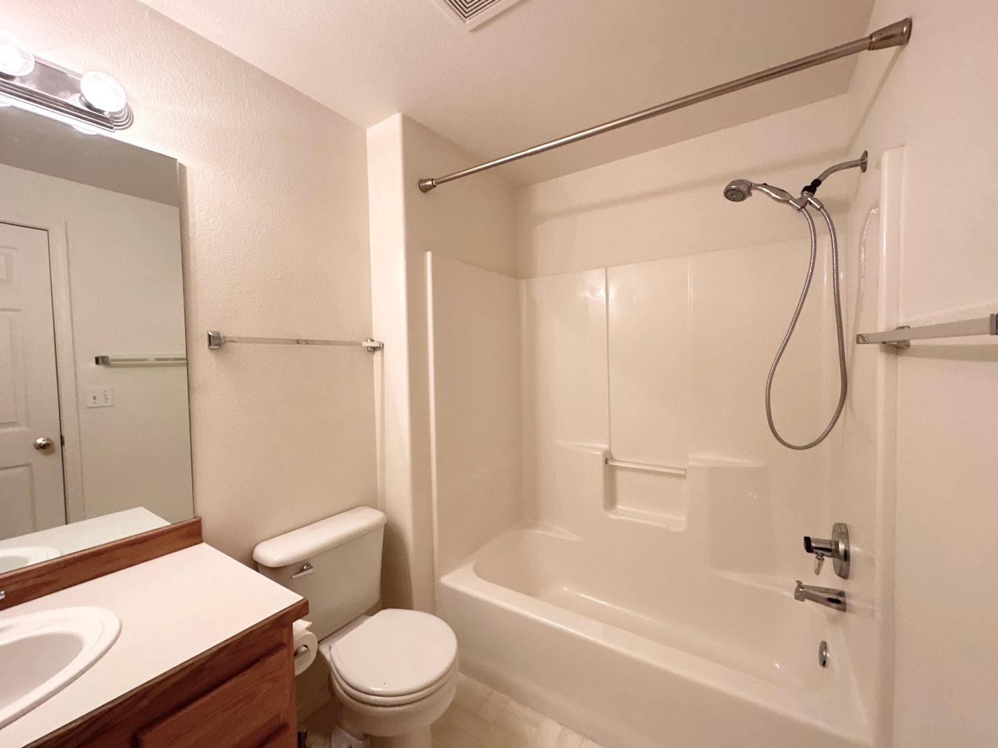 940 NW Oak Lane - Redmond - Oregon - 3 bed, 2 bath rental property