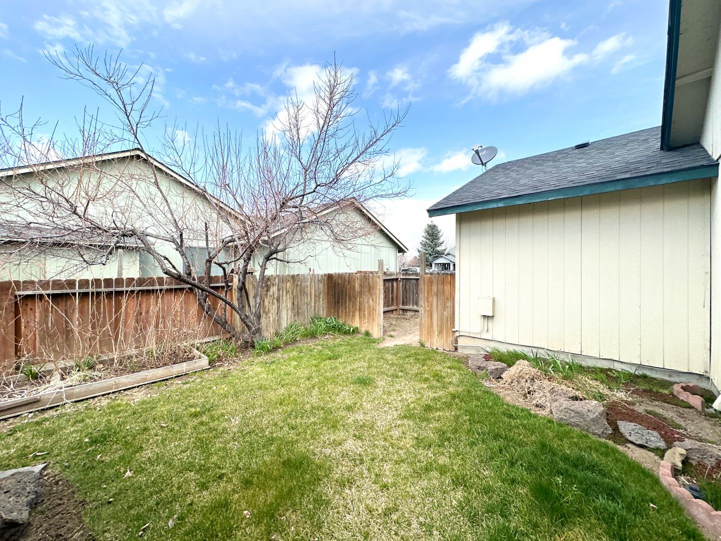 940 NW Oak Lane - Redmond - Oregon - 3 bed, 2 bath rental property