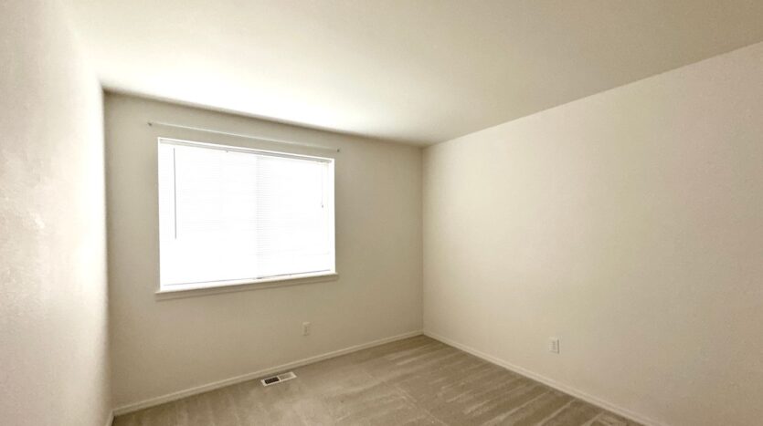 940 NW Oak Lane - Redmond - Oregon - 3 bed, 2 bath rental property