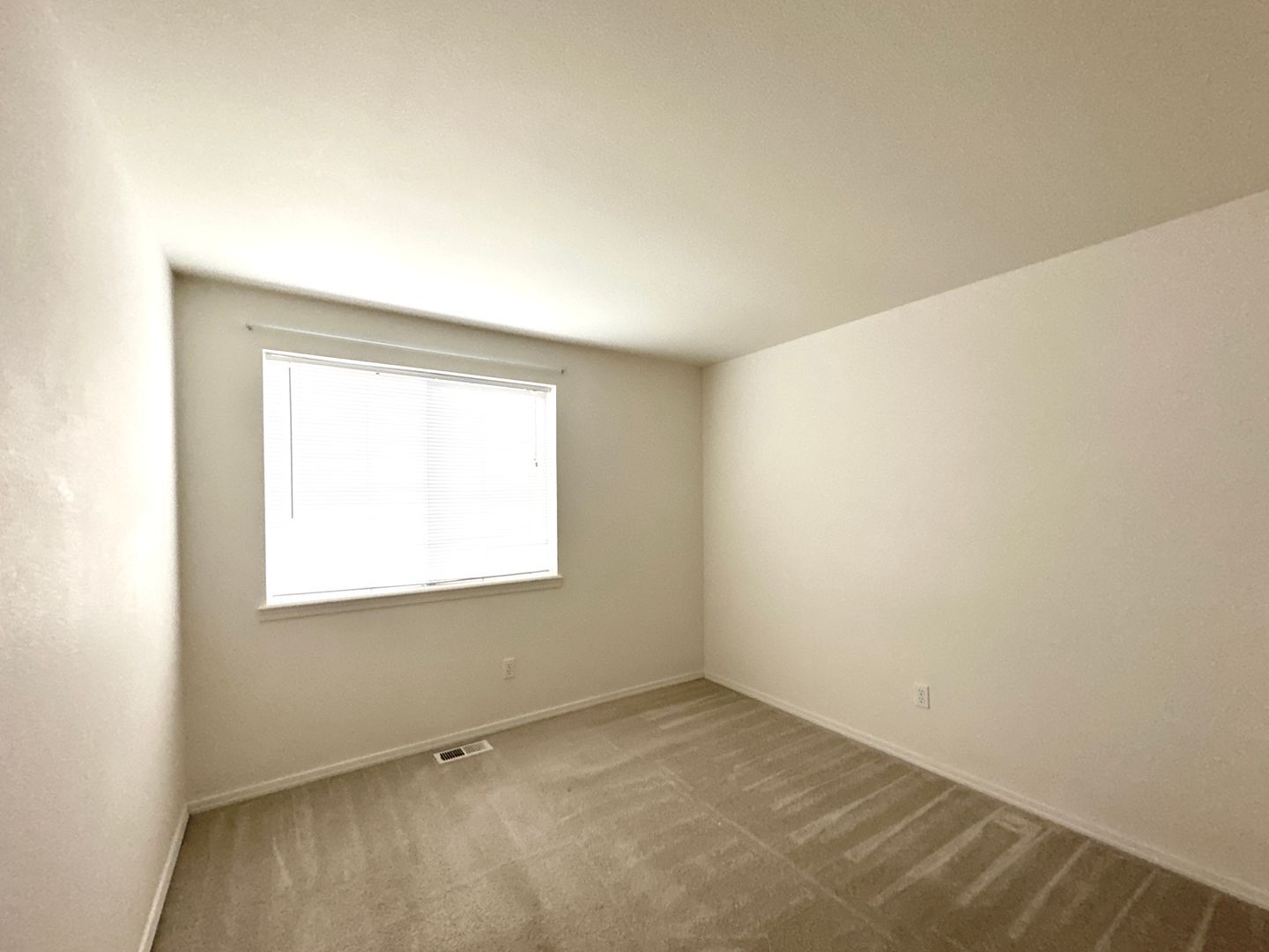 940 NW Oak Lane - Redmond - Oregon - 3 bed, 2 bath rental property