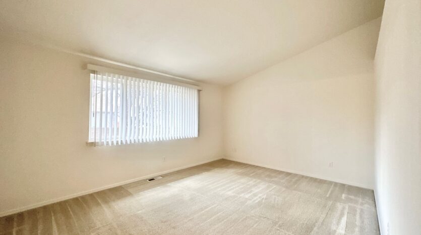 940 NW Oak Lane - Redmond - Oregon - 3 bed, 2 bath rental property