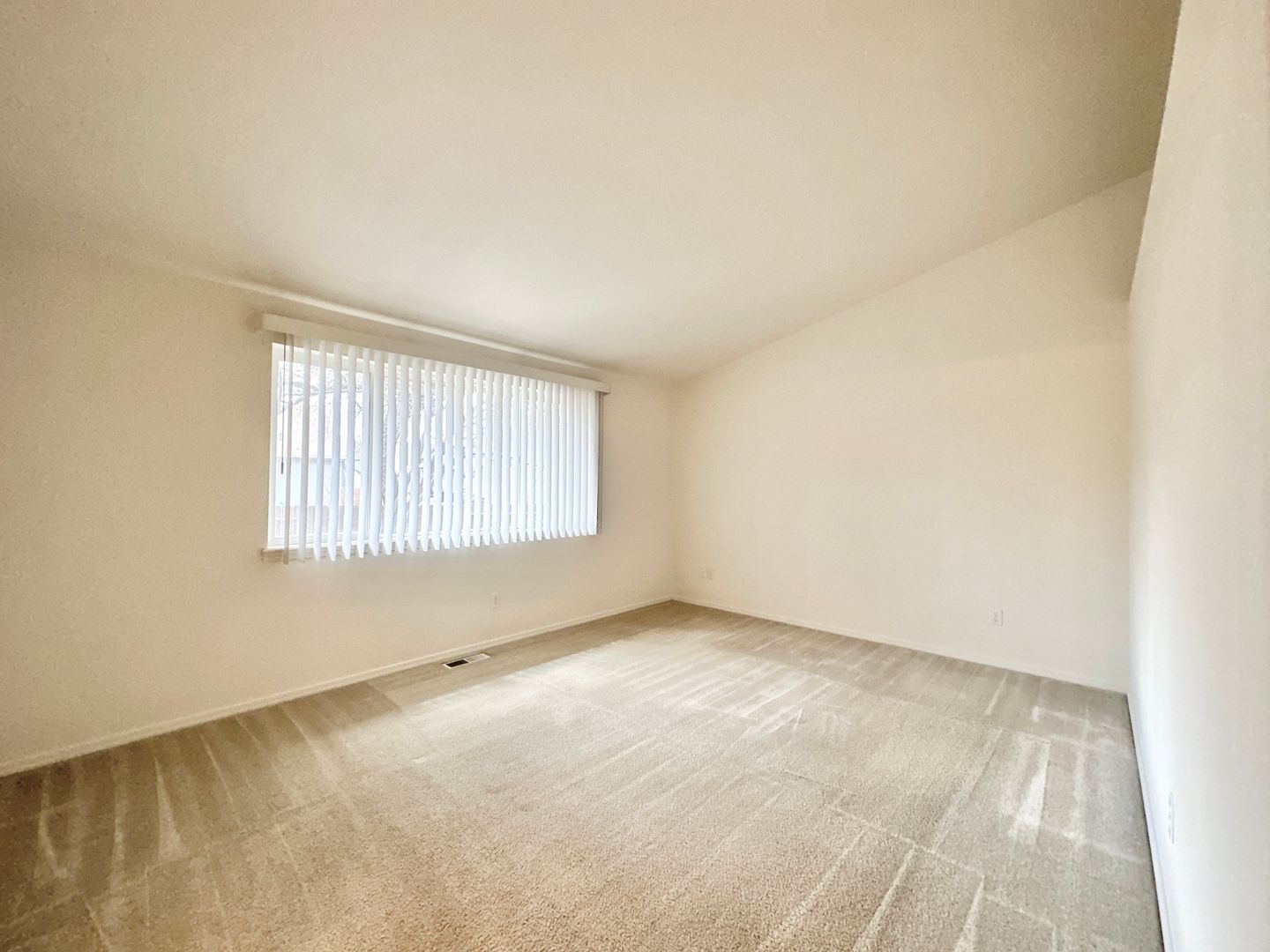 940 NW Oak Lane - Redmond - Oregon - 3 bed, 2 bath rental property