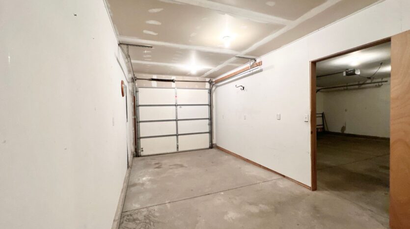 940 NW Oak Lane - Redmond - Oregon - 3 bed, 2 bath rental property