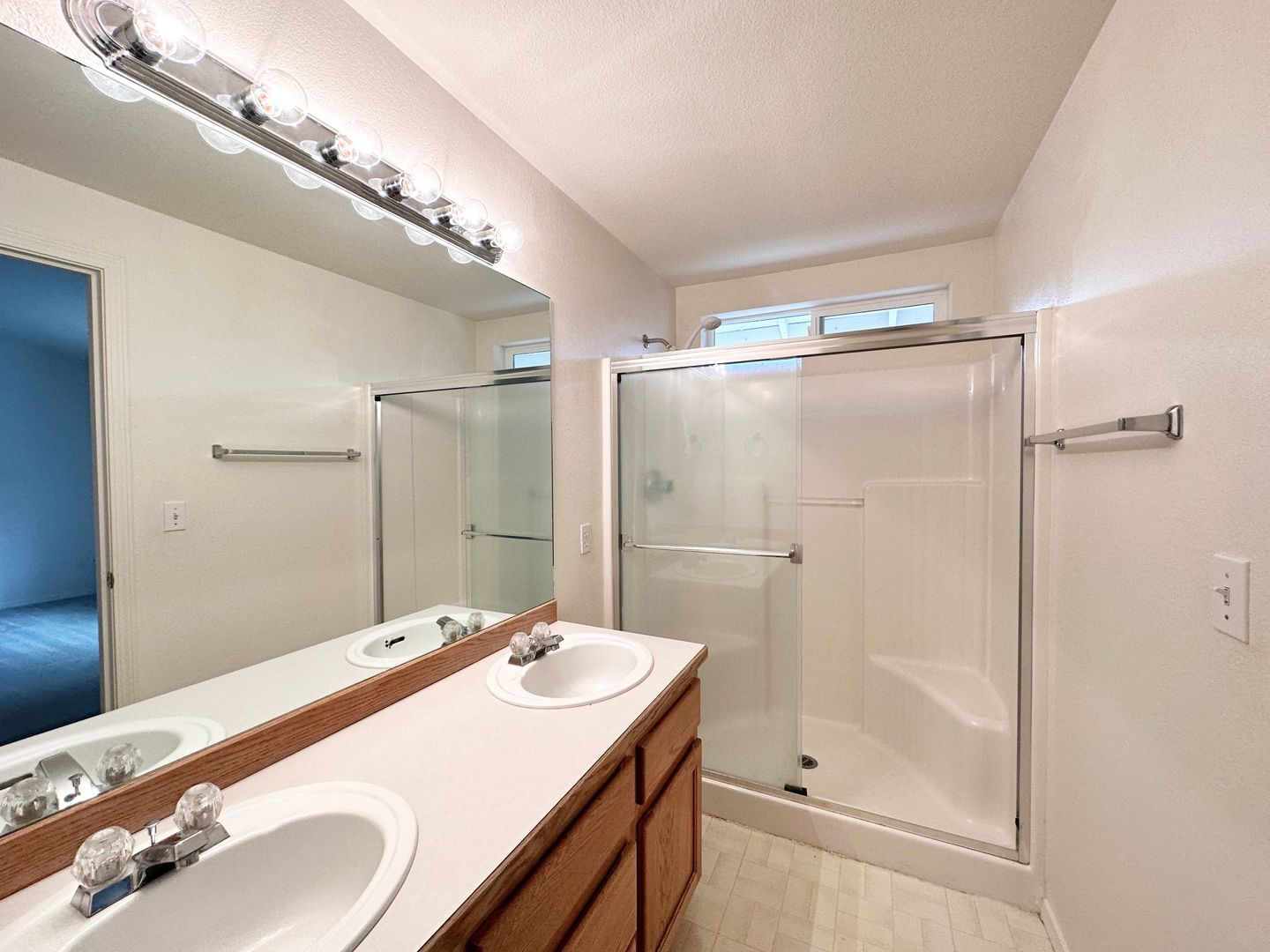 940 NW Oak Lane - Redmond - Oregon - 3 bed, 2 bath rental property
