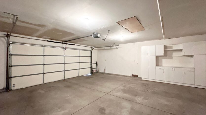 940 NW Oak Lane - Redmond - Oregon - 3 bed, 2 bath rental property