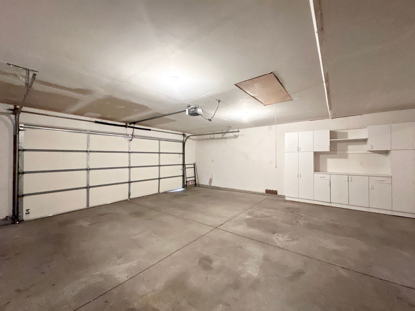 940 NW Oak Lane - Redmond - Oregon - 3 bed, 2 bath rental property