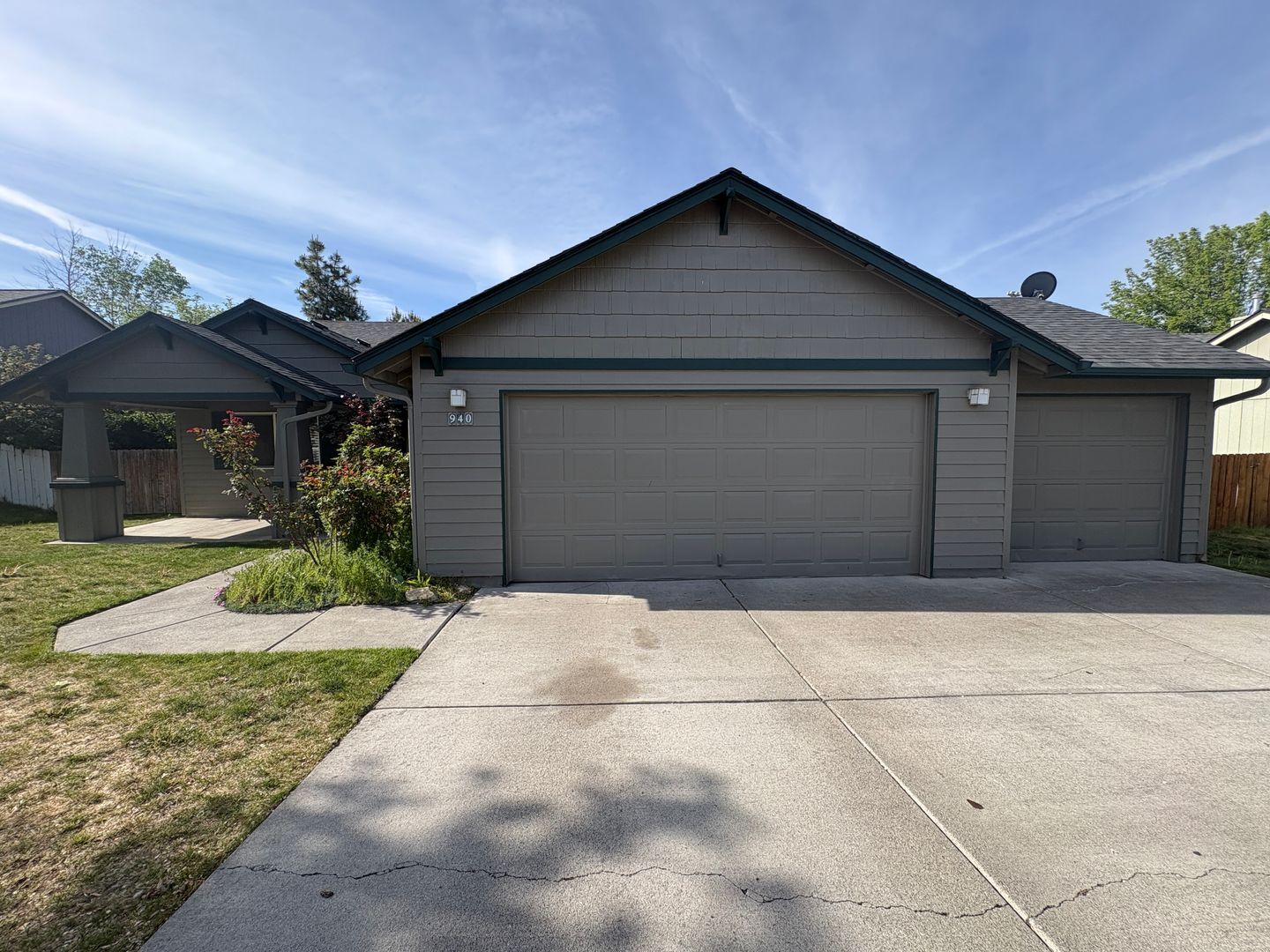 940 NW Oak Lane - Redmond - Oregon - 3 bed, 2 bath rental property