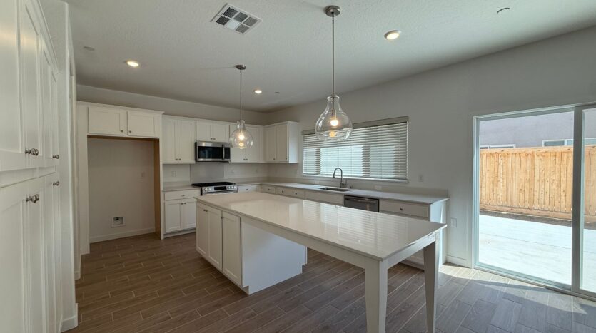 1036 Fruitwood Ave. - Clovis - California - 4 bed, 2.5 bath rental property