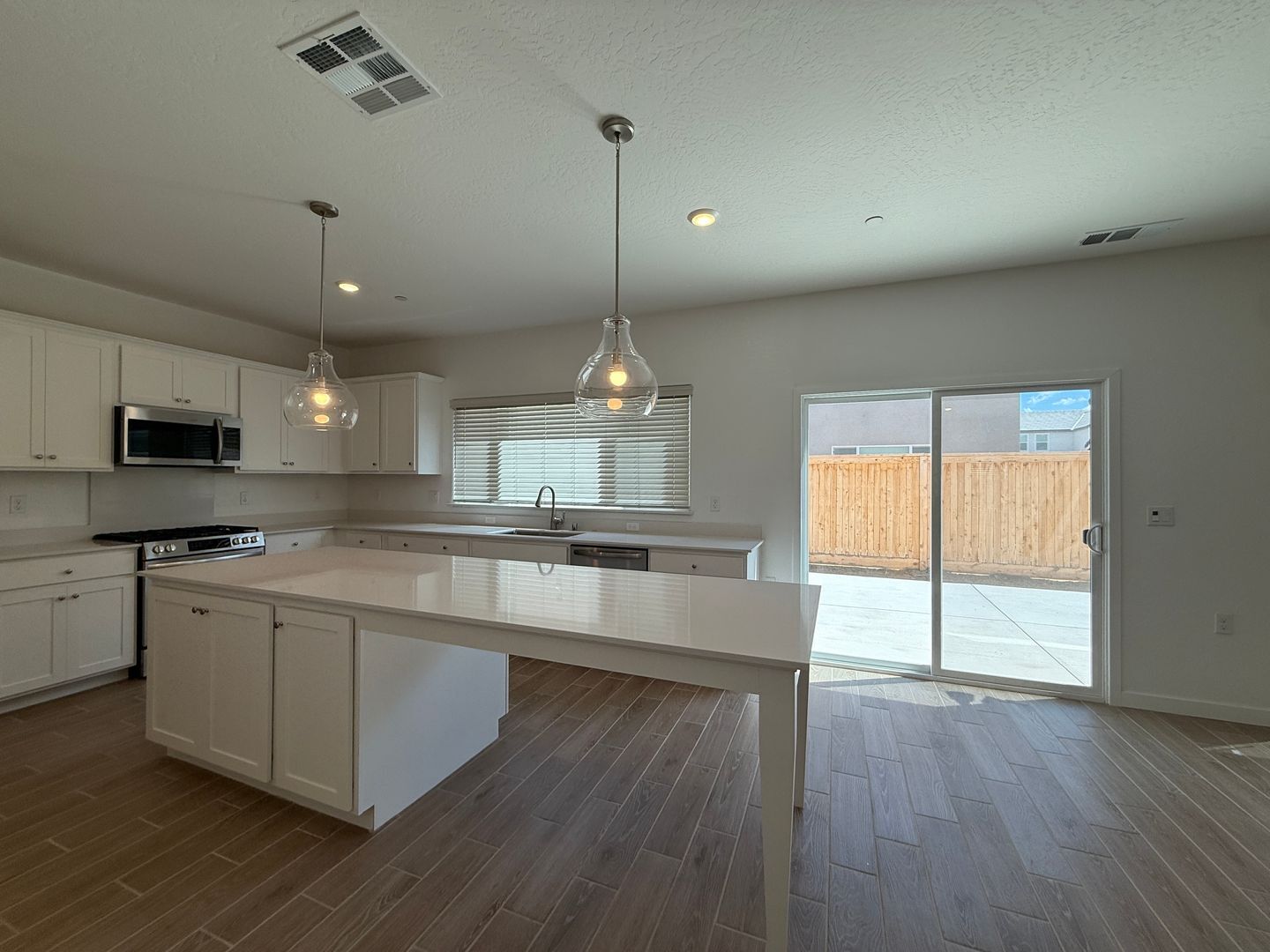 1036 Fruitwood Ave. - Clovis - California - 4 bed, 2.5 bath rental property