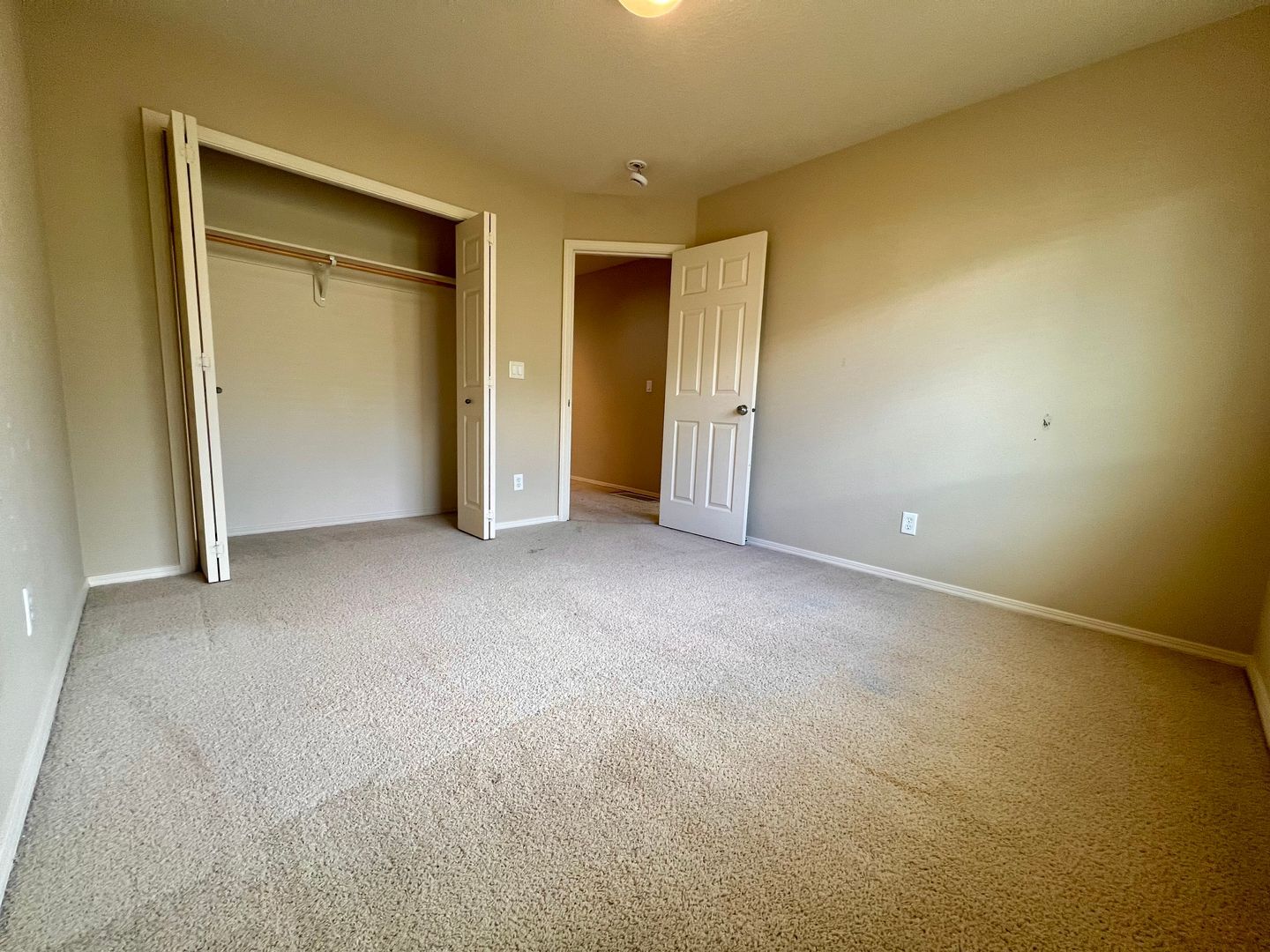 1048 SE Tamora Avenue - Hillsboro - Oregon - 3 bed, 2.5 bath rental property