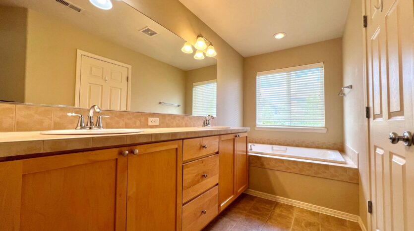1048 SE Tamora Avenue - Hillsboro - Oregon - 3 bed, 2.5 bath rental property