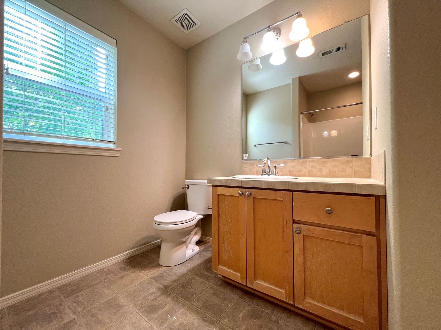 1048 SE Tamora Avenue - Hillsboro - Oregon - 3 bed, 2.5 bath rental property