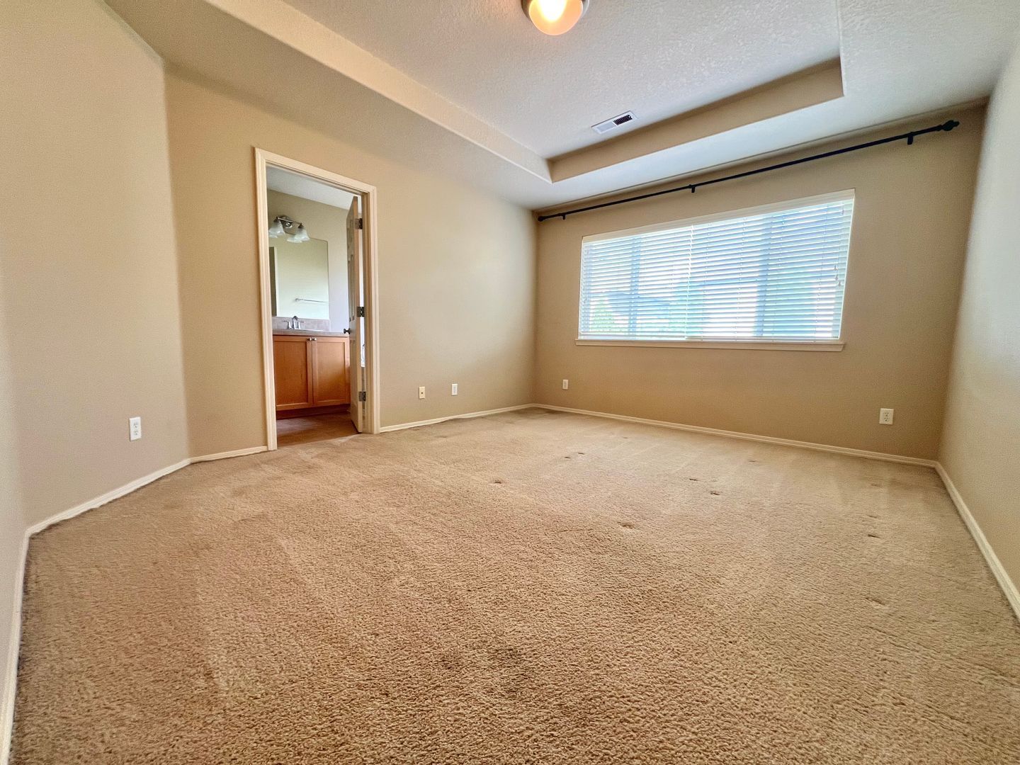 1048 SE Tamora Avenue - Hillsboro - Oregon - 3 bed, 2.5 bath rental property
